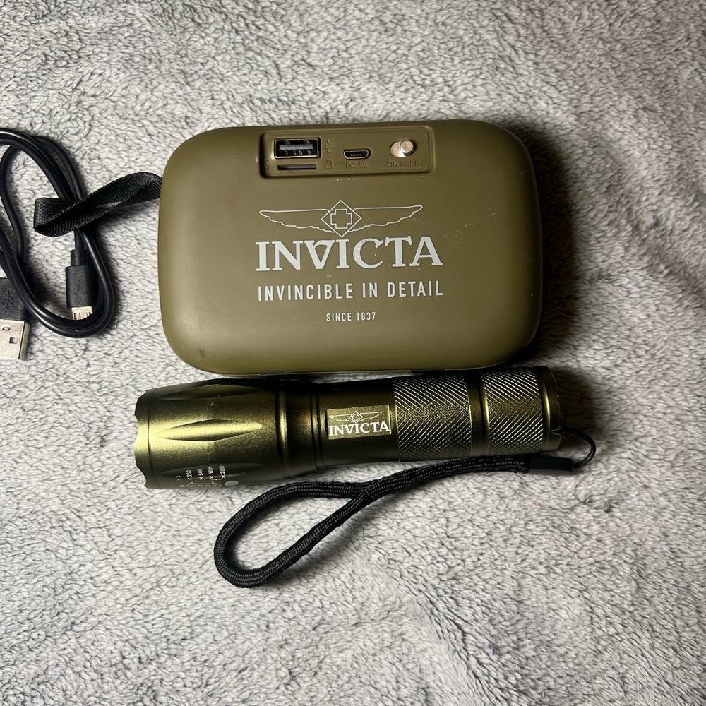 Invicta Olive Speaker and Flashlight Combo